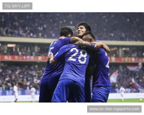 富力球迷与国安球迷的激情对决谁能在绿茵场上笑到最后